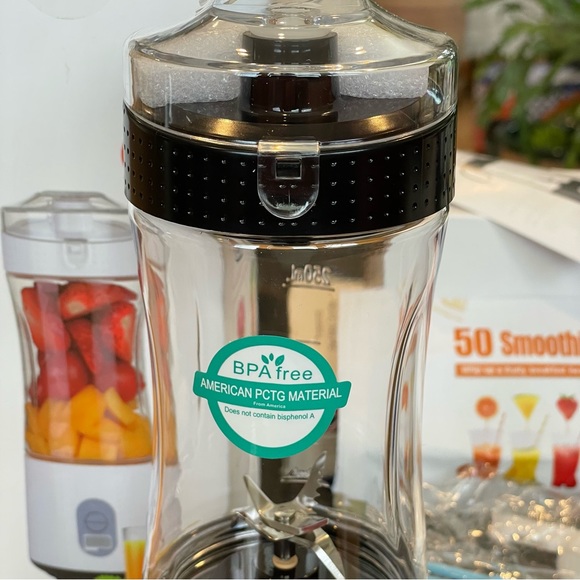 VOTSUPKITDINOK Portable Blender, USB Rechargeable, with 6pcs 3D  Black - Picture 4 of 10